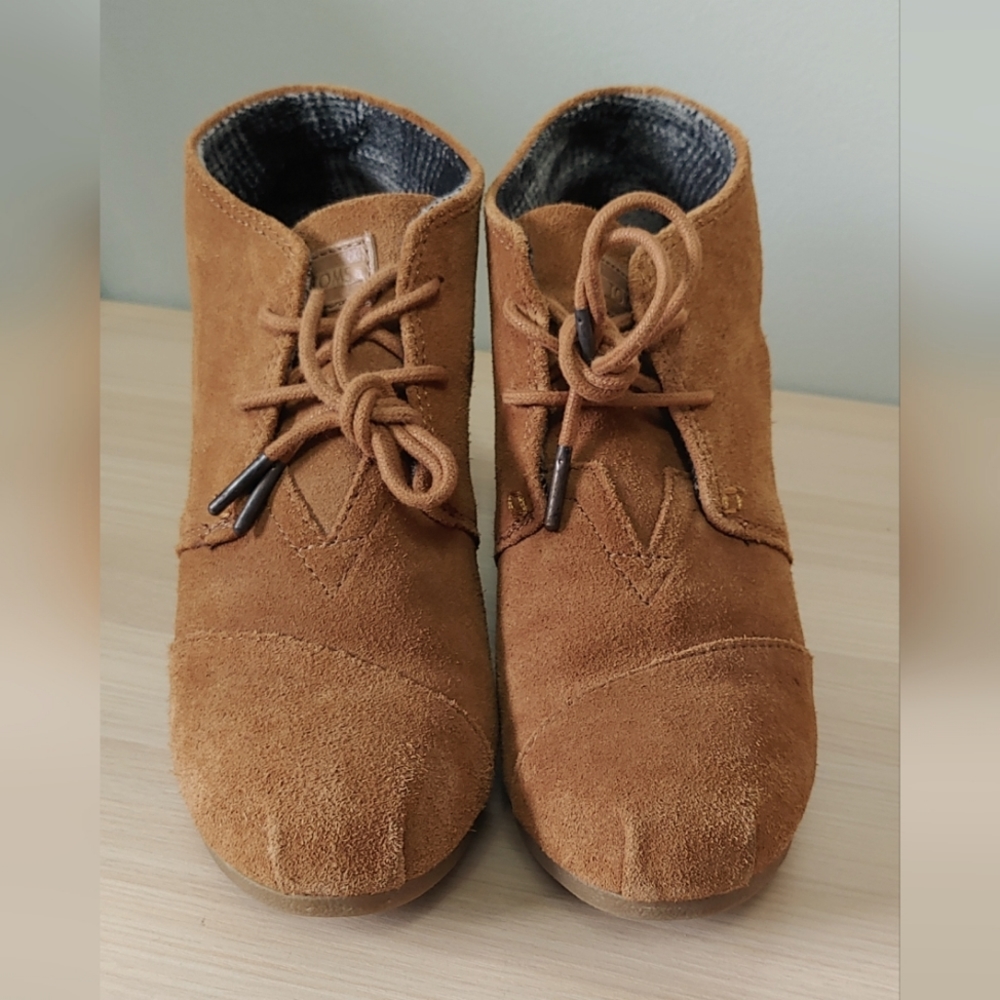 Toms Suede Wedged Desert Boots  7W